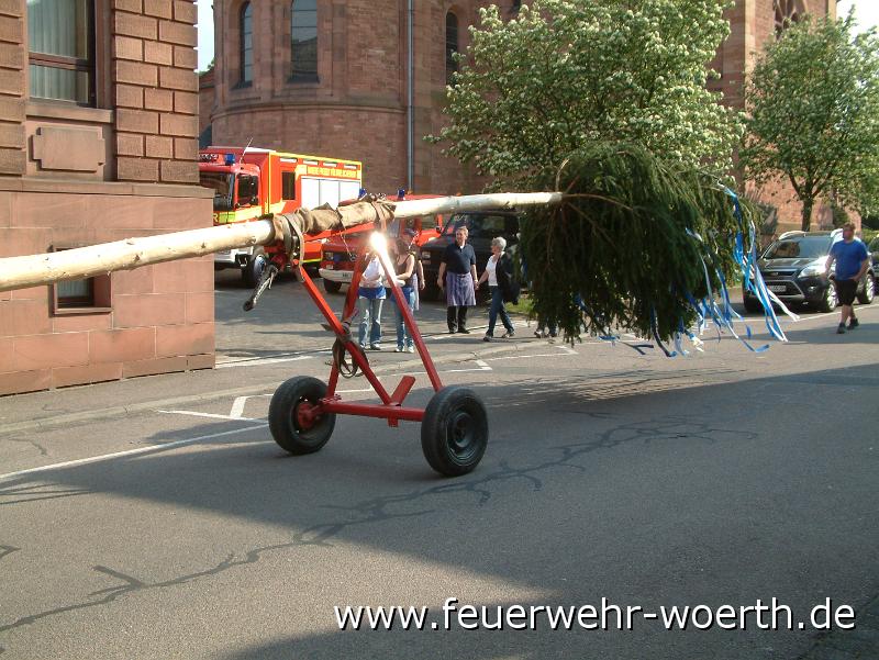 2011-04-30 Maibaumaufstellung (6).JPG